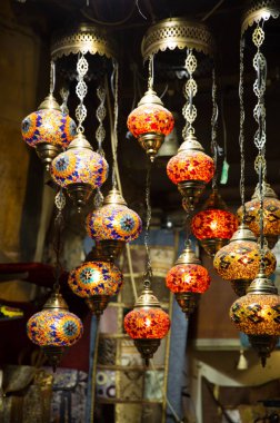 Turuncu doğulu İslami fenerler, İstanbul. 