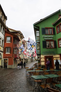 Zürih, İsviçre -16 Nisan 2017. Parlak ortaçağ evleri. 