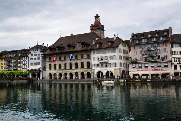 Luzern Schweiz April 2017 Schöne Aussicht Auf Rathaus Und Böschung — Stockfoto
