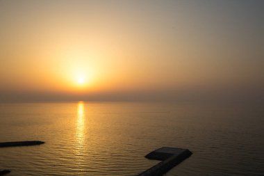 Helikopter pisti ve Hint Okyanusu 'nda gün batımı, güzel bir manzara.. 