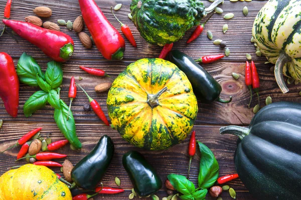 Legumes Outono Coloridos Variedade Abóboras Abóbora Páprica Verde Vermelho Mesa — Fotografia de Stock