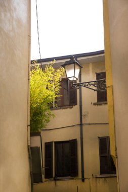 Bergamo, İtalya 'da sokak feneri, Lombrady. Yaz günü. 