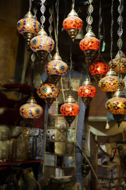 Güzel doğu feneri, Türk tarzı.. 