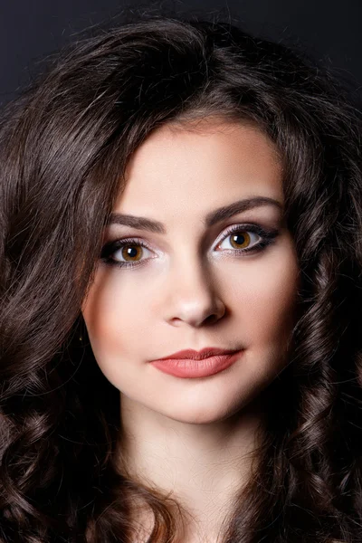 Güzel kız, esmer, Klasik Stüdyo