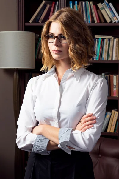 Güzel seksi kız, Kütüphane, iç stüdyo