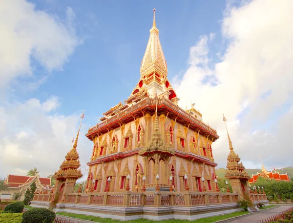 En büyük Pagoda Chalong Tapınağı Phuket Tayland