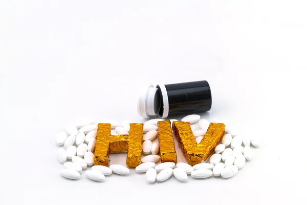 Una palabra VIH en la píldora mentira esparcida y fondo botella negro — Foto de Stock