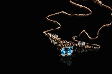 Topaz gemstone ile altın kolye