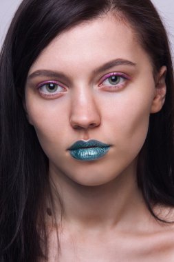 Yaratıcı makyajlı kız