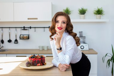 Mutfak aşçılar kek kadında 