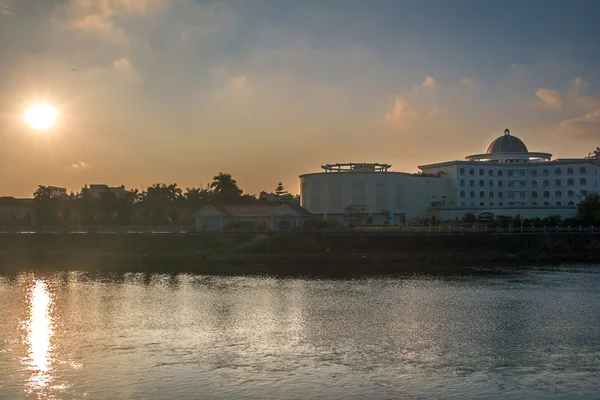 Ka uzun nehir günbatımı