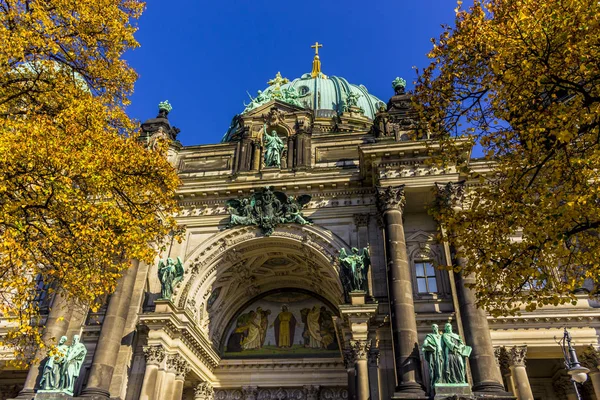 Details Der Fassade Des Berliner Doms Auf Der Museumsinsel Blauer — Stockfoto