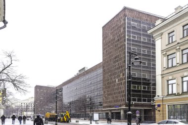 Ofis mimar Le Corbusier tarafından tasarlanan Moskova Merkezi Binası. Perspektif bir kar yağışı sırasında ana cephe.