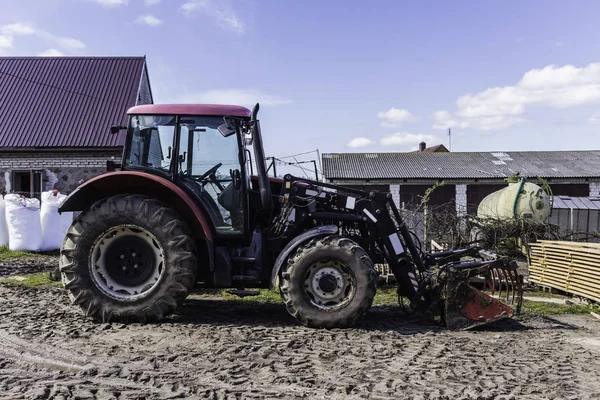 Maquinaria Equipo Agrícola Tractor Con Cargador Frontal Para Estiércol Patio —  Fotos de Stock