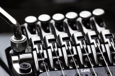 Elektro gitar parçaları, tremolo