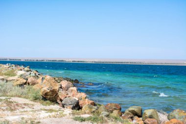 Karadeniz 'in mavi dalgaları Kırım' da otuke 'de tatilde.