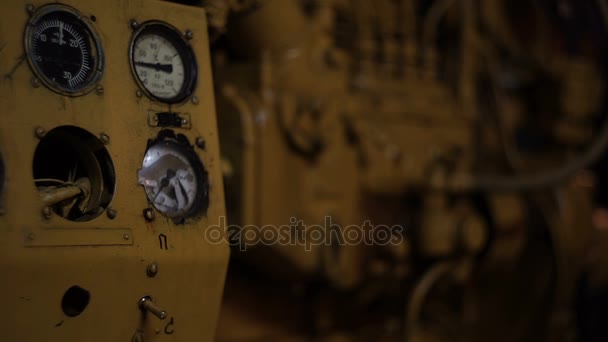 Engine room of the old ship, detail engine and devices — Stock Video