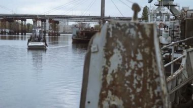 Teknik ekip gemi limana girer