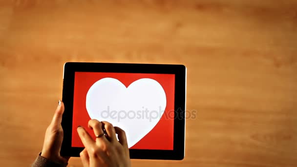 Amor calligraphy. Female writing inside white heart on tablet — Stock Video