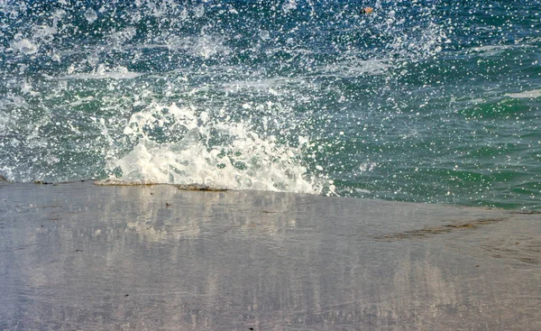 Salpicadura de colores de las olas de primer plano —  Fotos de Stock