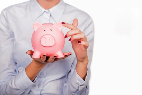 Empresária feliz segurando porquinho banco contra fundo branco — Fotografia de Stock