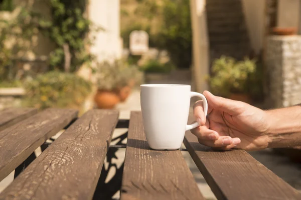 Cup of coffee in morning garden — Stock Photo, Image
