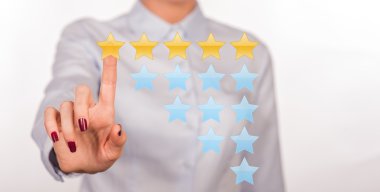 Yıldız rating. Derecelendirme tıklayarak iş el. Müşteri inceleme kavramı. 1 yıldızlı başlayarak 5 yıldız derecelendirmesi öğeleri kümesi