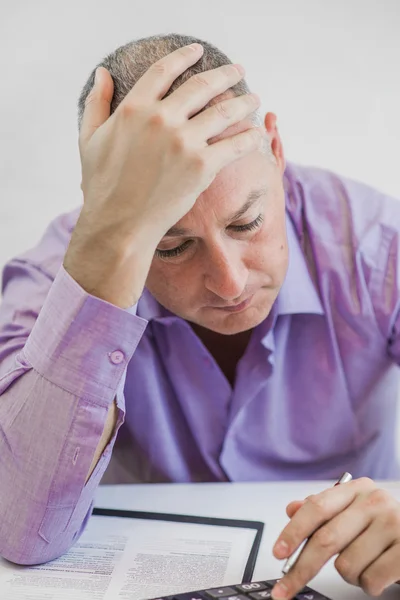 Ragioniere uomo d'affari al lavoro è stressato — Foto Stock