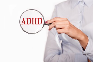 DEHB kelime dikkat eksikliği hiperaktivite bozukluğu Büyüteç