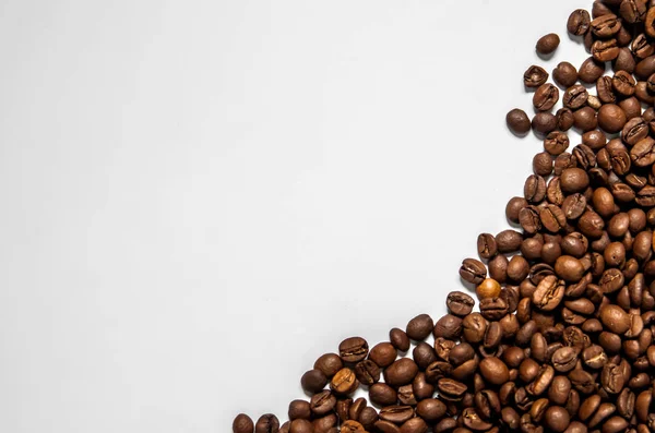 Mischung verschiedener Arten von Kaffeebohnen. Kaffee-Hintergrund. — Stockfoto