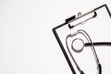 Sağlık stetoskop veya beyaz adam izole phonendoscope