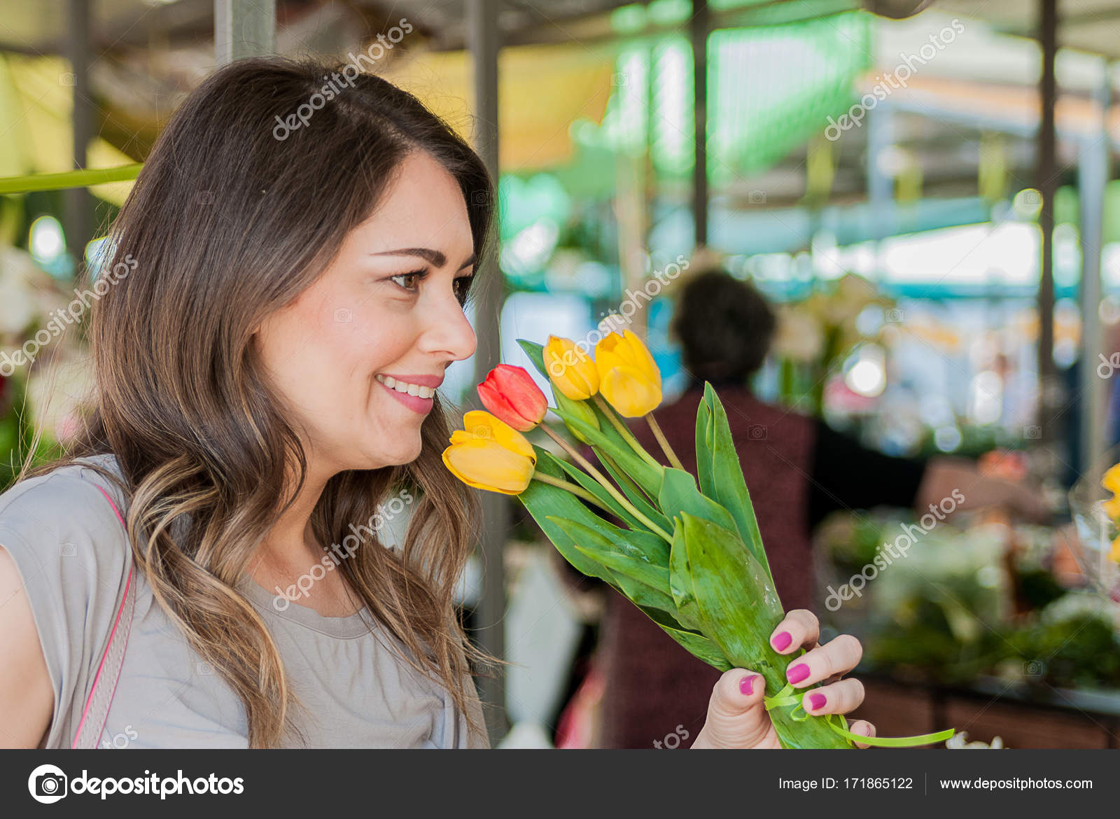 Jeune Femme Jolie Bouquet Fleurs Printemps Femme Richard
