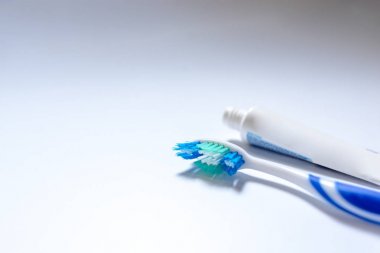  Diş araçları ve diş fırçası