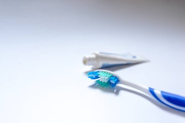  Diş araçları ve diş fırçası