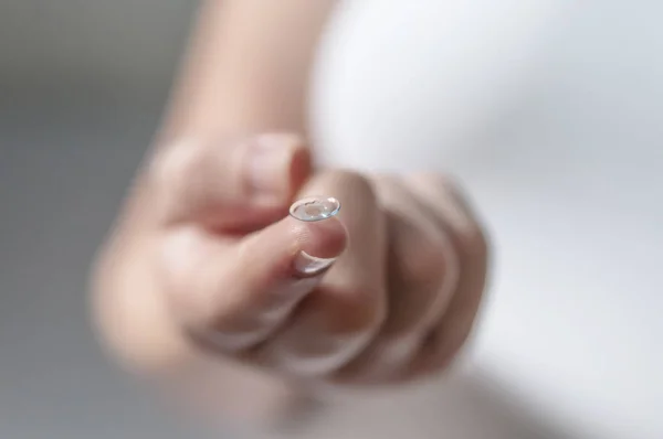 Young woman with contact lens — Stock Photo, Image