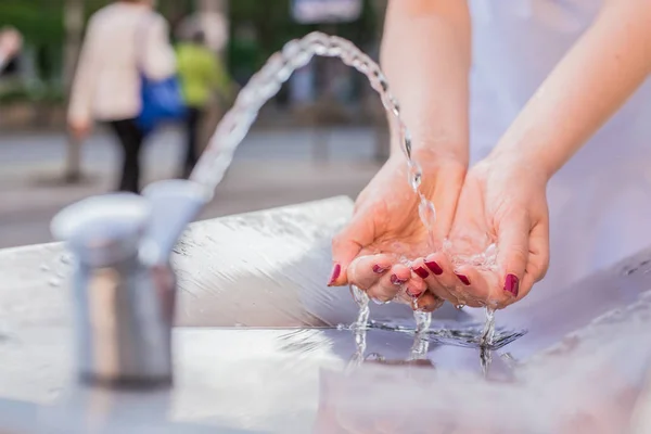 Woman washing hands — Stock Photo, Image