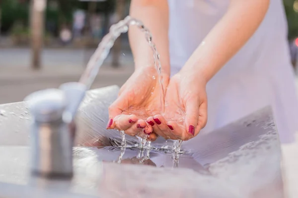 Woman washing hands — Stock Photo, Image