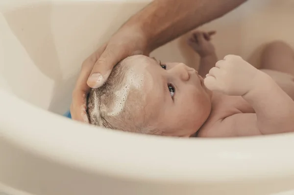 Hygiene Care Baby Father Bathing Son White Small Plastic Baby — Stock Photo, Image