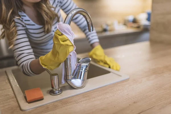 People Housework Housekeeping Concept Happy Woman Protective Gloves Cleaning Tap — Stock Photo, Image