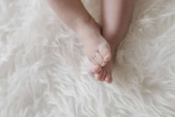 Pequeños Pies Del Bebé Recién Nacido Enfoque Selectivo Suave —  Fotos de Stock