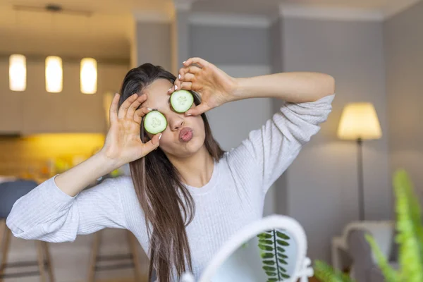 Natural Caseiro Pepino Fresco Facial Eye Pads Máscaras Faciais Mulher — Fotografia de Stock