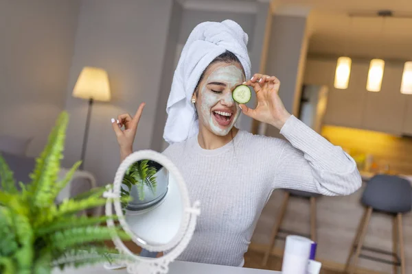 Natural Homemade Facial Masks Home Woman Applying Mask Her Face — Stock Photo, Image