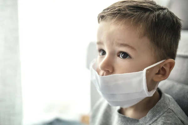 Kleiner Junge Trägt Eine Maske Ihn Vor Dem Coronavirus Covid — Stockfoto