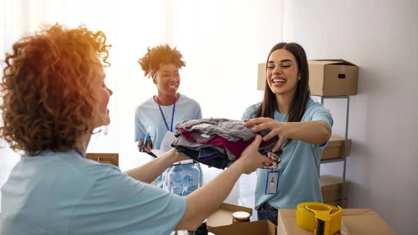 Volunteers Collecting Food Donations Warehouse Happy Team Volunteers Holding Donations — Stock Photo, Image