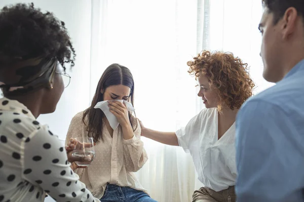 Emotional Woman Sharing Her Story Support Session Distraught Woman Counseling — Stock Photo, Image