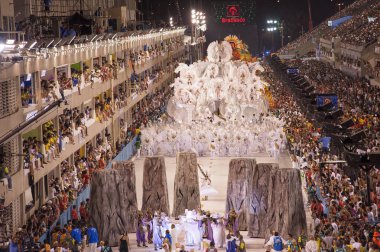 Samba okul sunuyu Sambodrome 