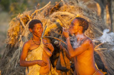 Ju /'Hoansi-San Bushmen Grashoek, Namibia,