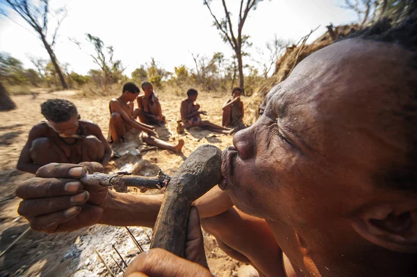 Ju /'Hoansi-Сан-bushman на Grashoek, Намібія — стокове фото