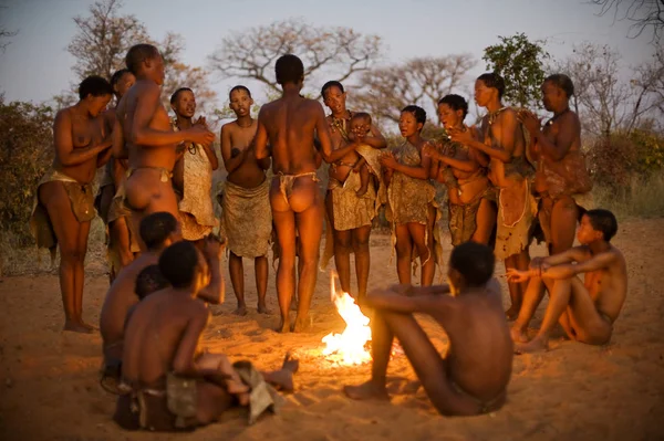Ju /'Hoansi-San Bushmen Grashoek, Namibia,