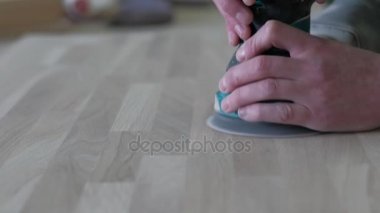 İş biler stüdyo, ahşap masa